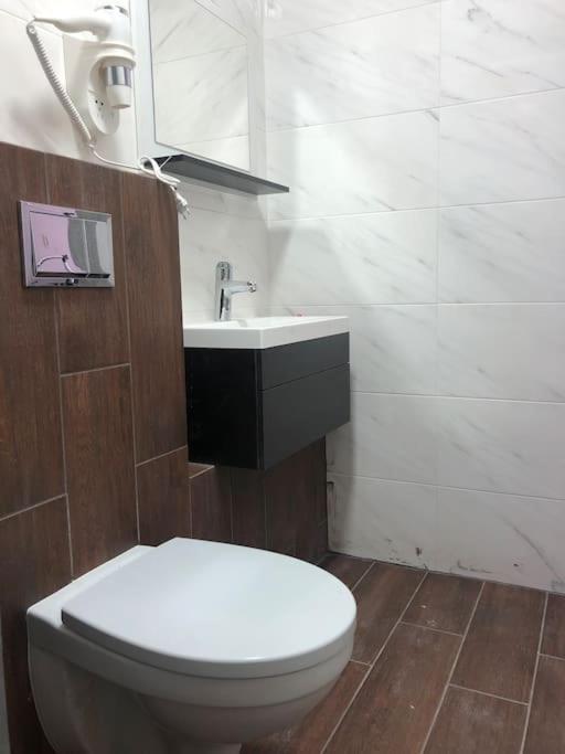 Apartment On Zarwanska Street Kamjanets-Podilskyj Exteriör bild